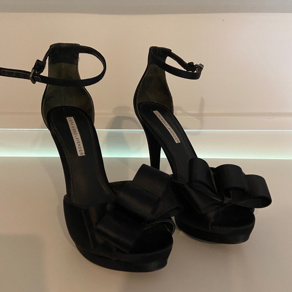 Vera Wang Lavender Label Vero Cuoio Black Satin Heels Size 6.5